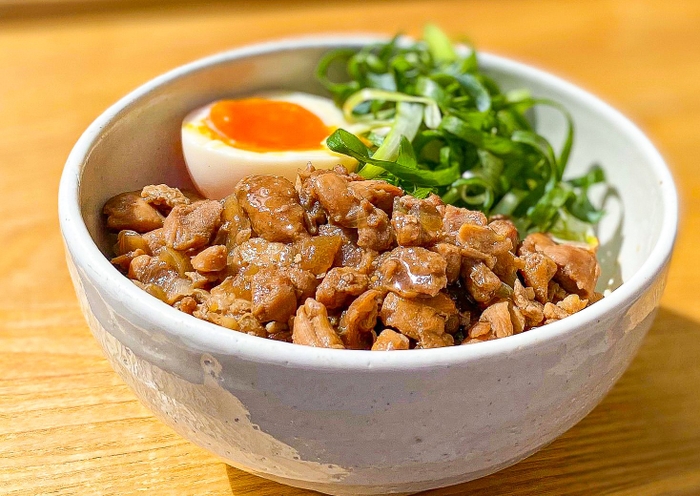 京連龍「鶏肉飯（チーローハン)」商品イメージ