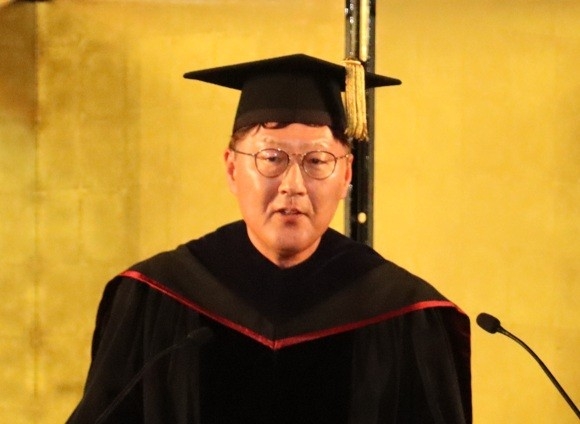 祝辞を述べる徳永繁樹・今治市長