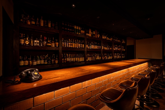 懐かしい雰囲気と黒電話がお客様をお出迎え