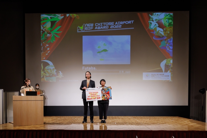 授賞式(左:山田遼志氏/右:Futaba.氏)