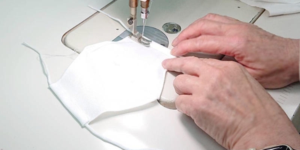 生地から縫製・仕上げまでmade in Japan!のOJICOクオリティ。OJICOのTシャツを生産している縫製工場でひとつひとつ丁寧につくられたマスク。衛生的な密封パッケージでお客様のお手元までお届けする。