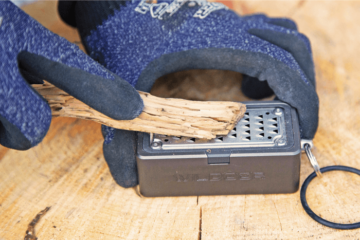 火口を削る様子