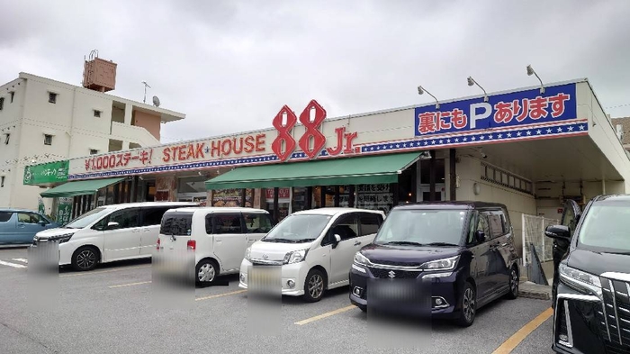 ステーキハウス８８Ｊｒ.真嘉比店　外観