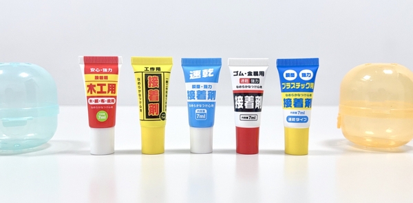 カプセルトイ『接着剤風 リップチューブ』