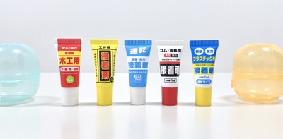 カプセルトイ『接着剤風 リップチューブ』