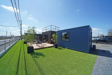 住宅価格・建築資材の高騰で、住まいの増築費用が負担に　 栃木県足利市の建築会社では、 100万円台から敷地内に必要な部屋を追加できる 木造コンテナハウスの受注額が前年同期比約2.9倍に増加