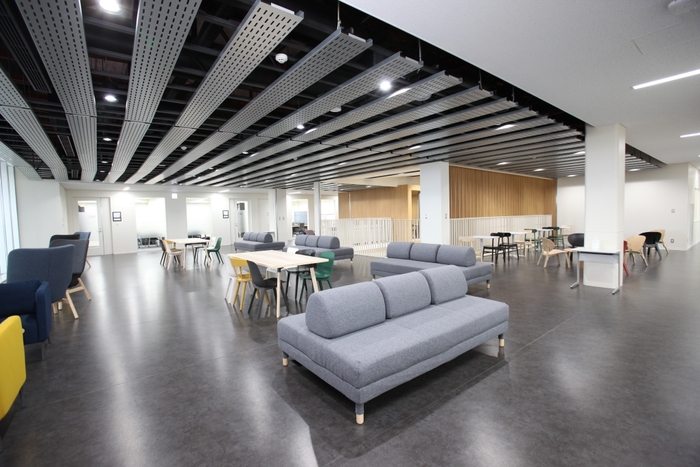 ラーニングコモンズ　©フォトスタジオウスタ