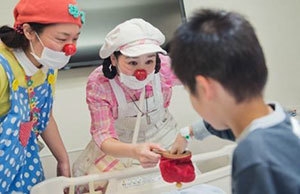 <病院を訪問するクリニクラウンの様子>