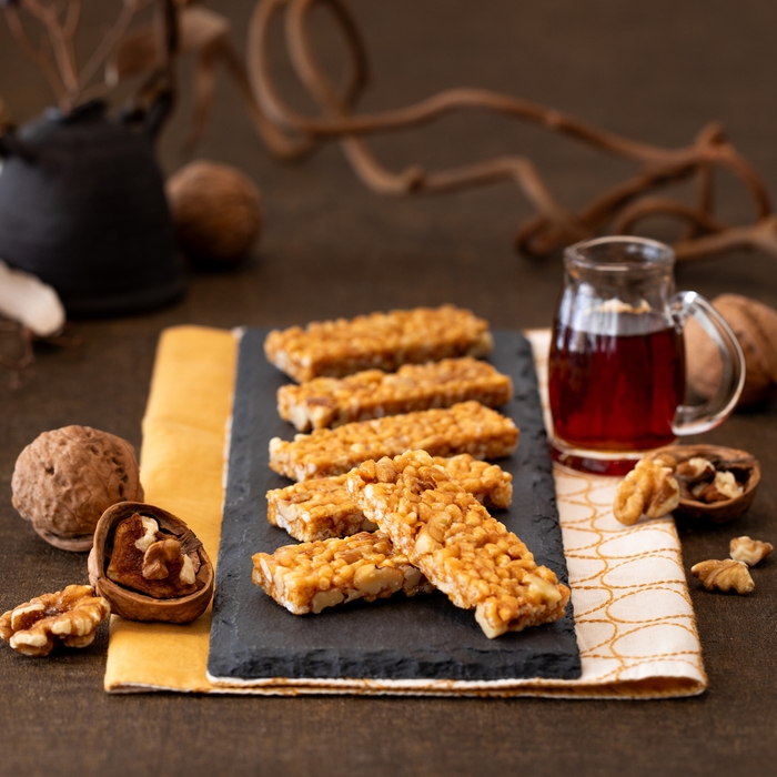 コラボレーション商品「& OKOSHI×鎌倉紅谷 コラボ缶(12個入)」(2)