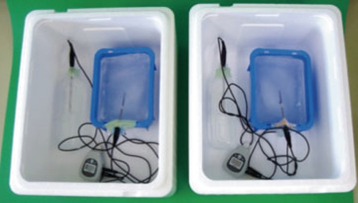 左:通常原料使用 右:再生発泡スチロール原料使用