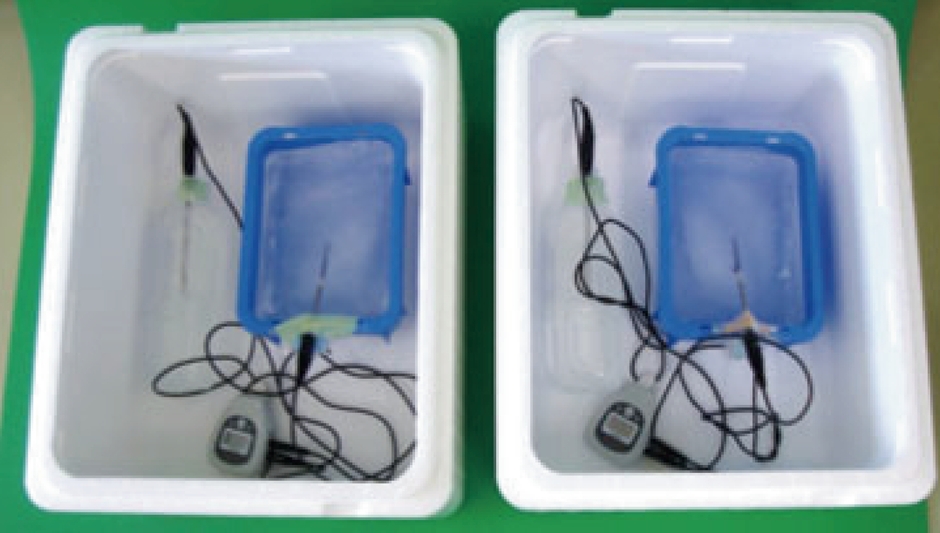 左：通常原料使用　右：再生発泡スチロール原料使用