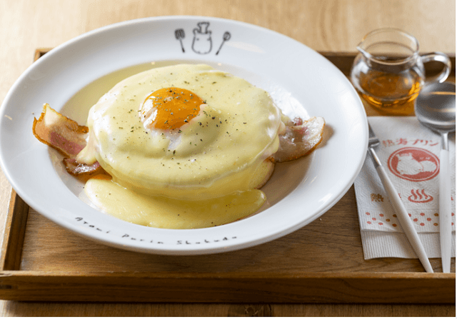 チーズソースのお食事パンケーキ