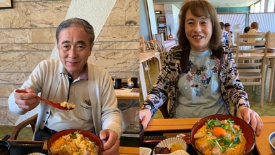 親子丼を食べたら、こーんな笑顔に!