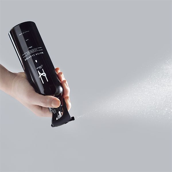 スプレーは逆さでも噴射が可能