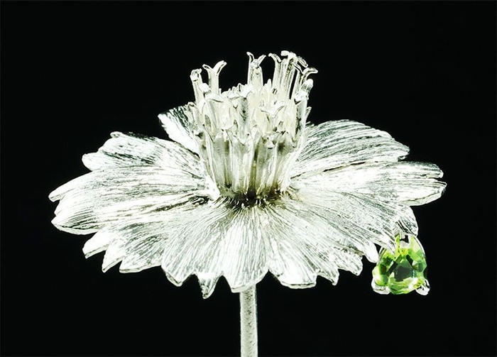 欠けた宝石を使ったオブジェ(4)