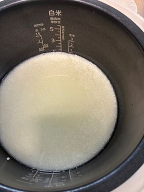 牛乳が透明に！牛乳＋酸の分離作用を実演