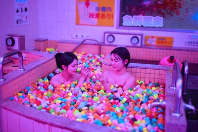 「アヒルさがしの湯」をはじめ数々の"NEW浴体験"を満喫