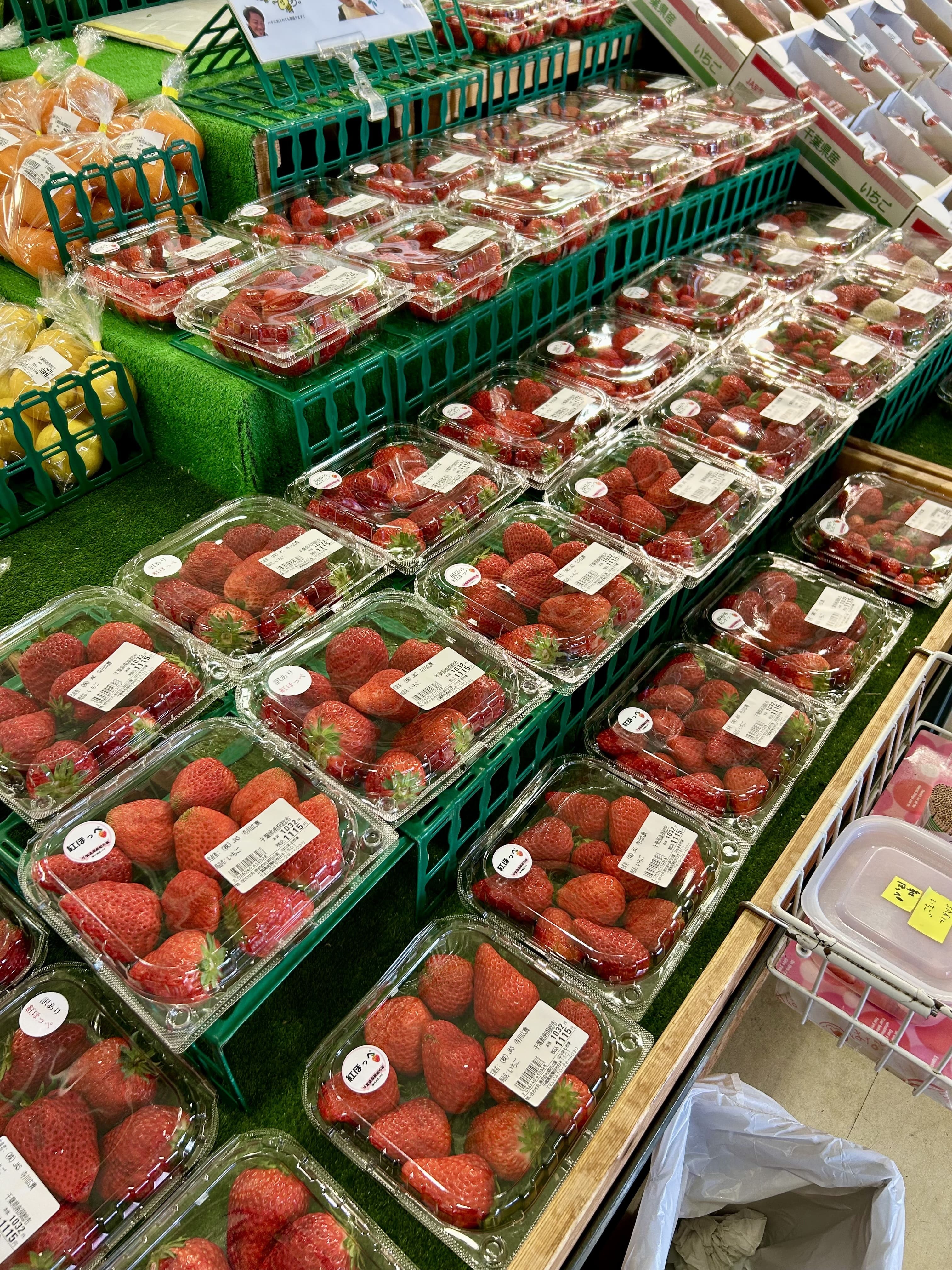 くじらHITでいちごGET!ボール投げミニゲーム