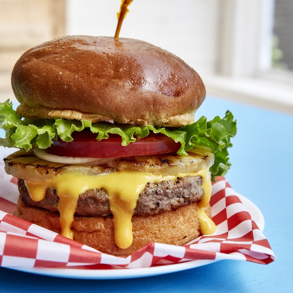 〈テディーズ　ビガー　バーガー〉スーパーハワイアンバーガー　税込1,188円