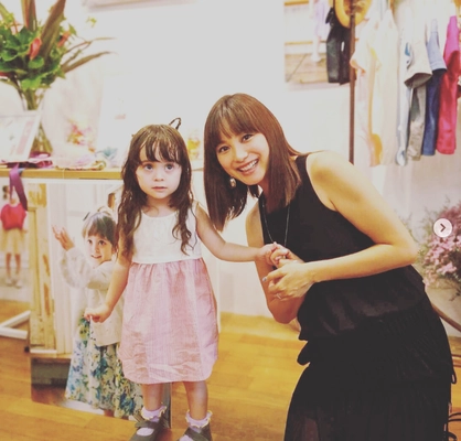 モデル蛯原友里の双子の妹『蛯原英里』が ディレクター兼 代表取締役を務めるベビー服の新ブランド 『Ecragee&Baby's Island』が初のリアル店舗進出！ 2月20日から伊勢丹新宿店・銀座三越にて 初のPOP UPストアを開催！