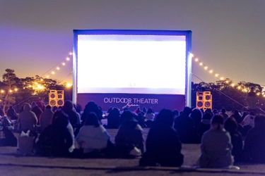 夜桜の下で映画と花見を楽しむ『夜桜シアター supported by OUTDOOR THEATER JAPAN』