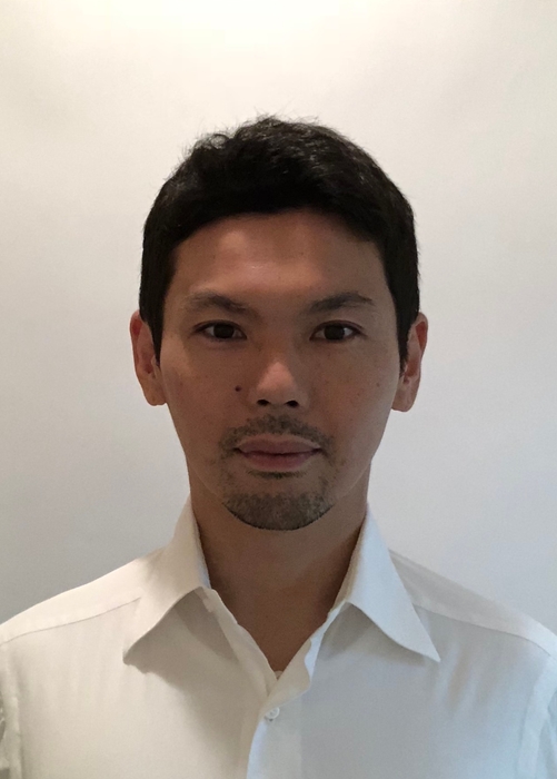 ファッションスタイリスト 岩ケ谷 智弘さん