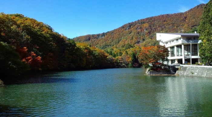 最低水温18度と凍える冷たさの盃湖