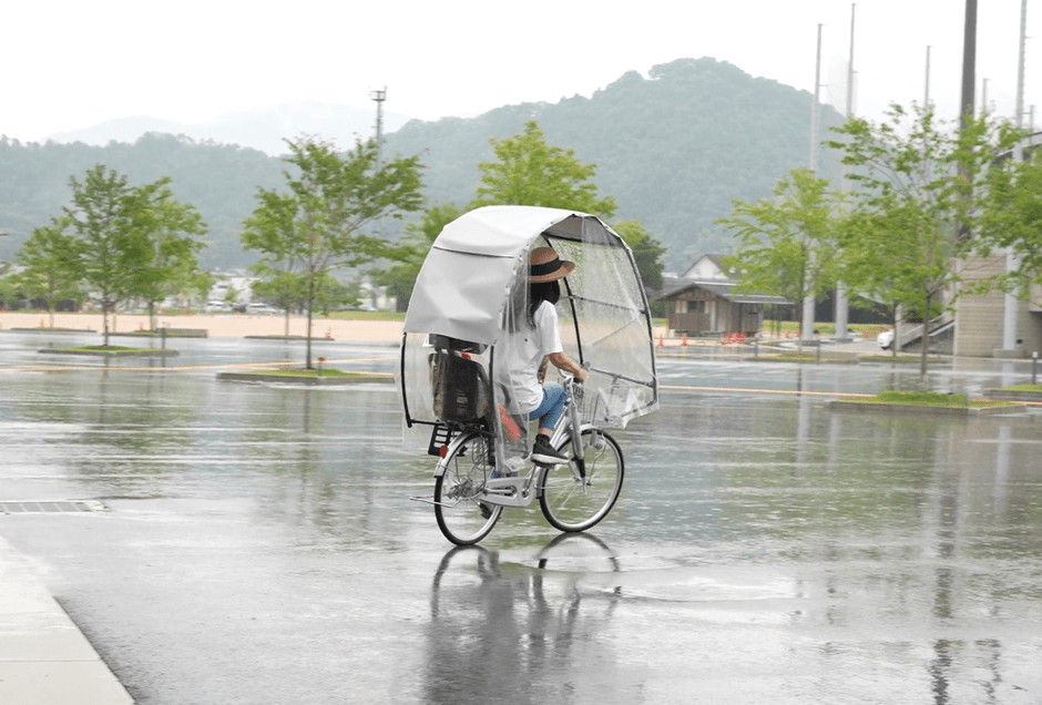 走行しているところ　斜め後ろ