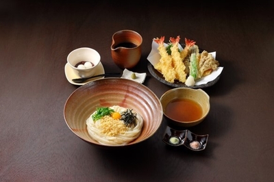 海老の天ぷら盛り合わせぶっかけうどん