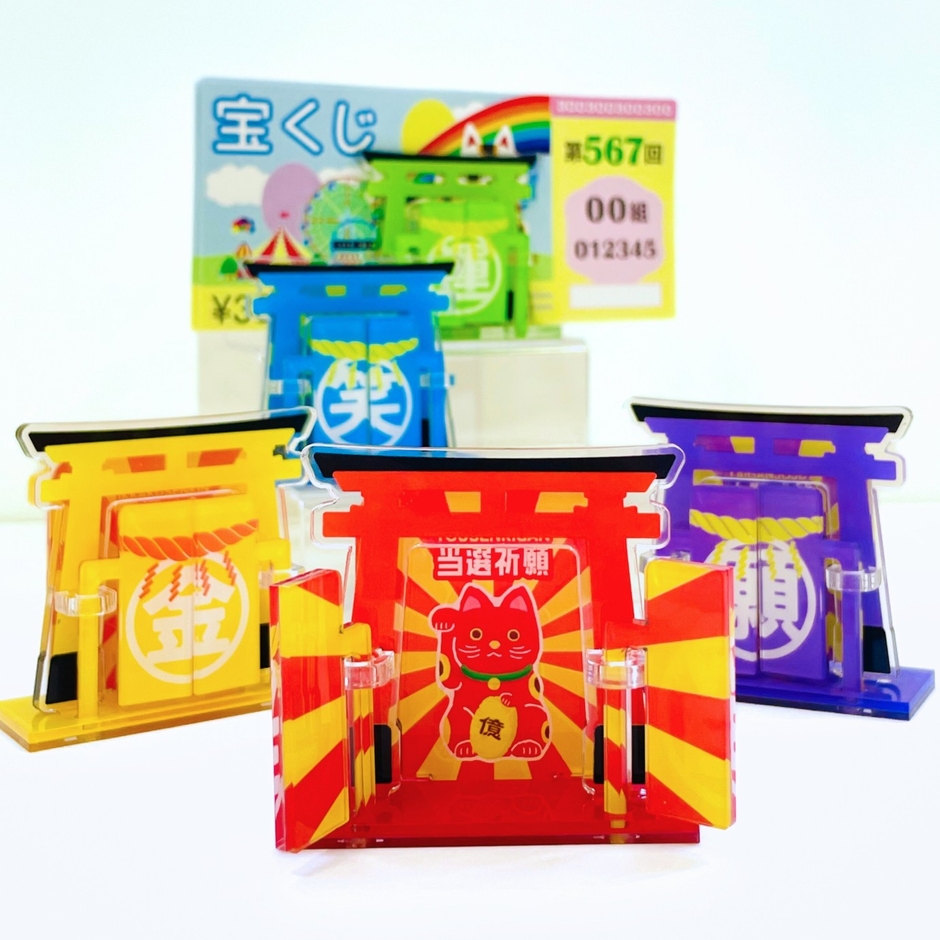 神棚を集めて並べてれば、なんだかありがたい雰囲気が大幅にアップします。