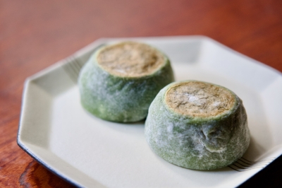 お米や薬草の宝庫である、長浜の恵みを贅沢に使用した「焼き餅」