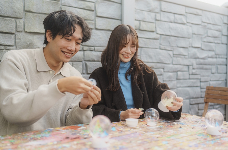 ▲仲間と一緒に冬のアート体験を楽しもう!