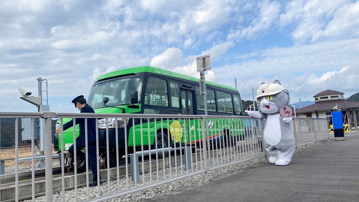 運転士と仕事猫によるモードチェンジヨシ！