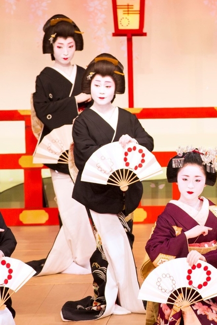 京都御所西文化サロン トークショー(上七軒ソムリエ芸妓 尚鈴さん)