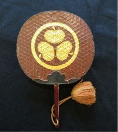 葵御紋附團扇(あおいごもんつきうちわ)