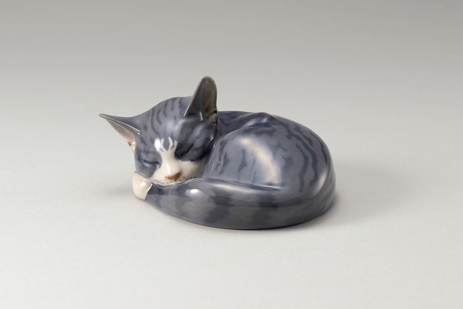 《眠り猫置物》ロイヤル コペンハーゲン 原型:エリック・ニールセン ペインター:IVX 1958年 塩川コレクション