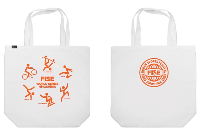 TOTE WHITE 2,000円（税抜）