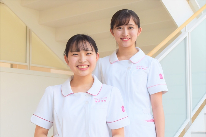 看護学部　実習服の学生たち