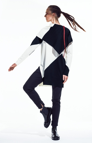 [ベータ]　ストール付ニットプルオーバー 41,800円（税込）