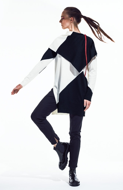 [ベータ]　ストール付ニットプルオーバー 41,800円（税込）