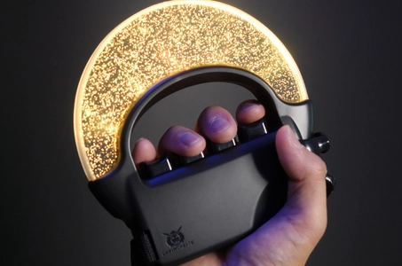 シンプル操作！10種類の色を登録可能な次世代型ペンライト 「オッドリング」のモニターを2023年4月30日まで募集中！