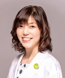 ＜調査結果：デジタル時代の国民問題＞　 大人も子どもも、約4人に1人が 「角膜の傷」リスクを抱えていると判明。 アイケアも十分になされていない実態が明らかに