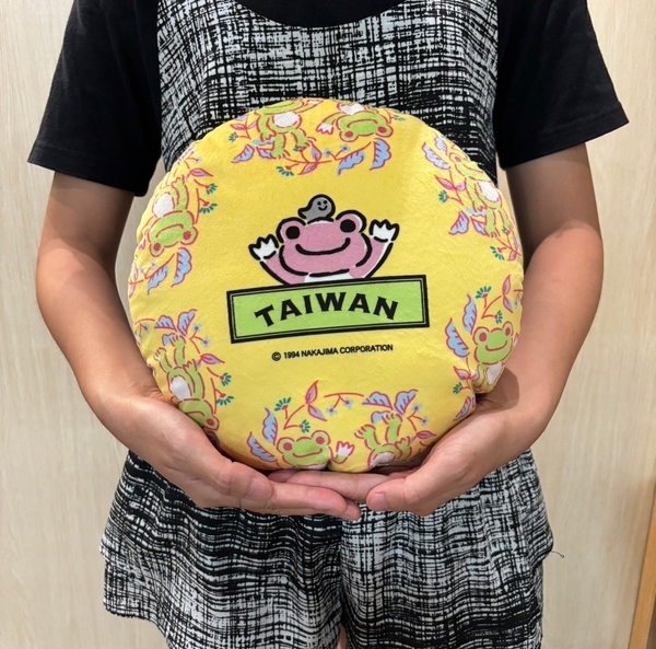 pickles the frog×TAIWAN　台湾クッション（丸）裏