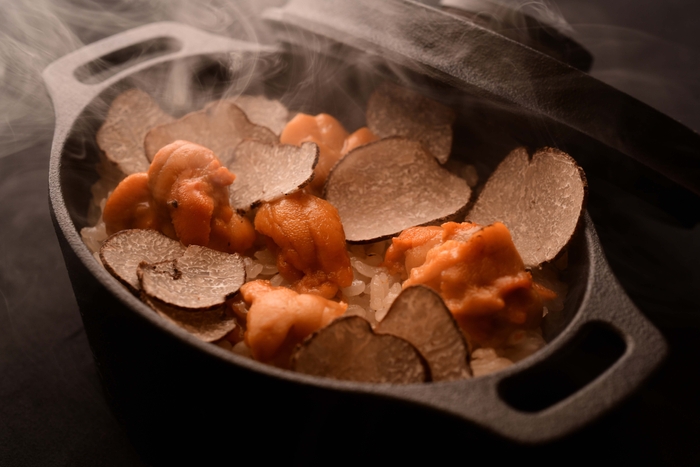 トリュフと雲丹の鉄板パエリア 3,380円(税込)