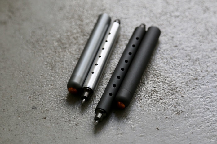 左:Pen S ミニ プロトタイプとブラック イメージ画像