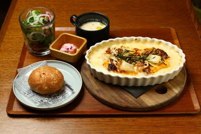 【YURT「照り焼きチキンとレンコンのキンピラ もちもちペンネチーズグラタン『窯焼きパスコ 国産小麦のミニブール』セット」】