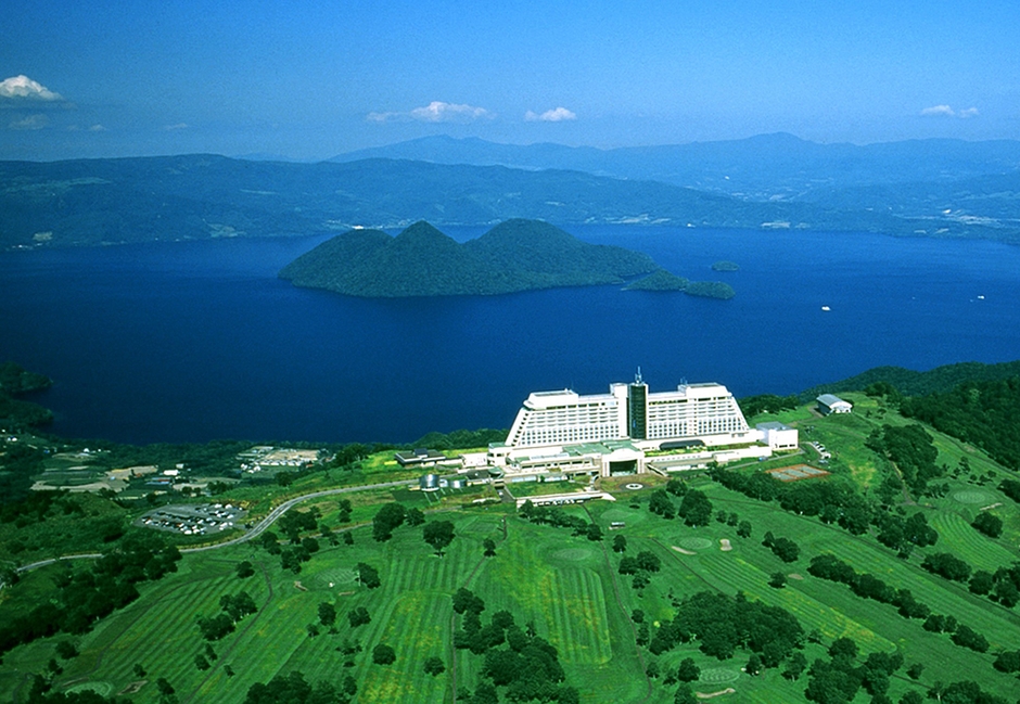 山頂にあるウィンザーホテル洞爺