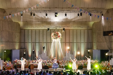 〜きゃりーぱみゅぱみゅの世界観を花とみどりで体現〜 『祝・日比谷野音100周年きゃりーぱみゅぱみゅ  Special Live 2023 - Midnight Sun -』に協賛。 7月15日（土）に開催されたライブの、ステージ装飾、 及びステージフラワーアイテムを 日比谷花壇がプロデュースしました。