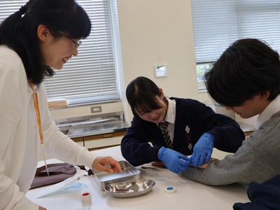 【玉野総合医療専門学校】親子で実践体験！「正しい傷の手当て」公開講座を実施