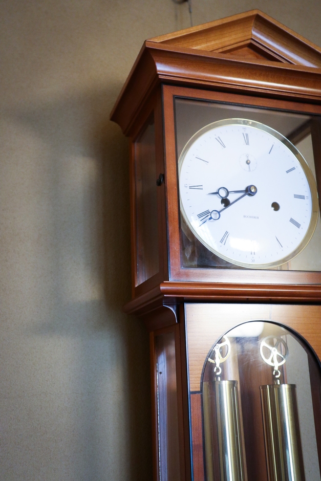 館内唯一の時計は入り口に